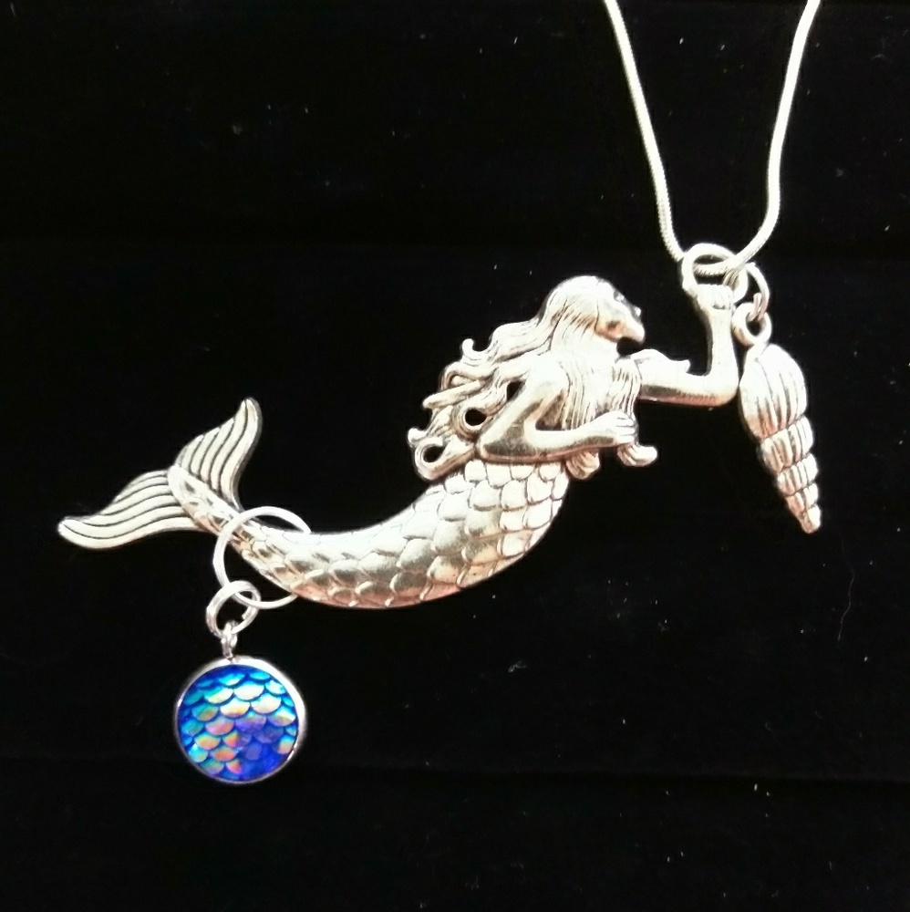 New December mermaid birth scale Seashell necklace